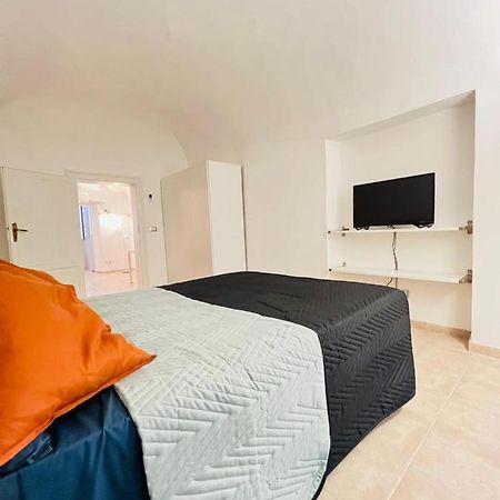 Casa Aurora Apartment Бари Екстериор снимка