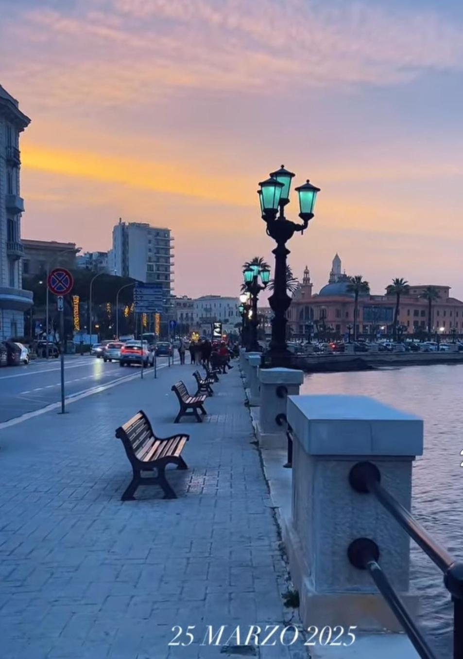 Casa Aurora Apartment Бари Екстериор снимка